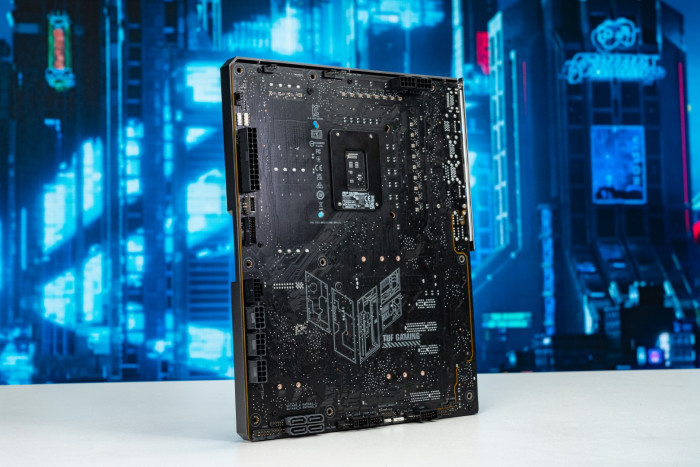 Asus-Mainboard mit Onboard-Stromverbindung (Bild: Asus)